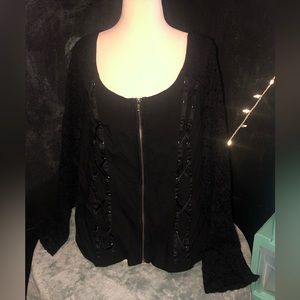 EUC TORRID 4 Lace Bell Sleeve Zipper Front Top